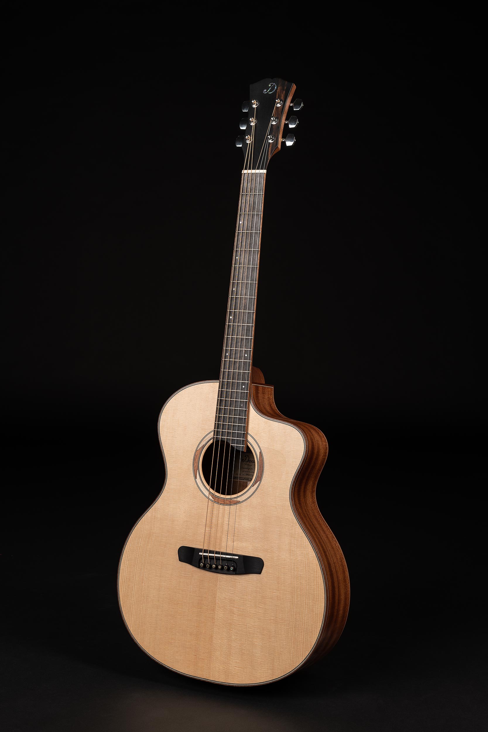 Акустическая гитара Dowina Sauvignon GAC